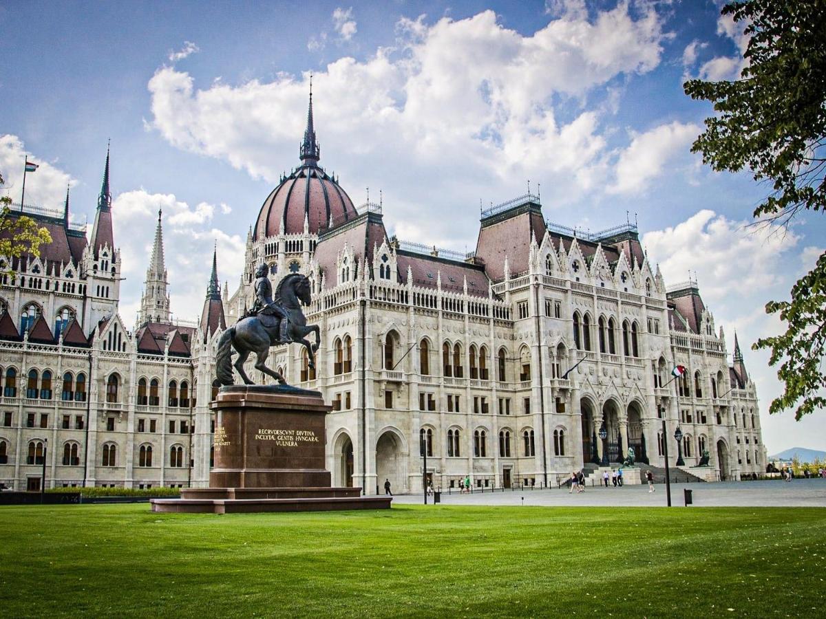 Chill On The Screened Balcony-Budapest Most Historic Landmarks Esterno foto